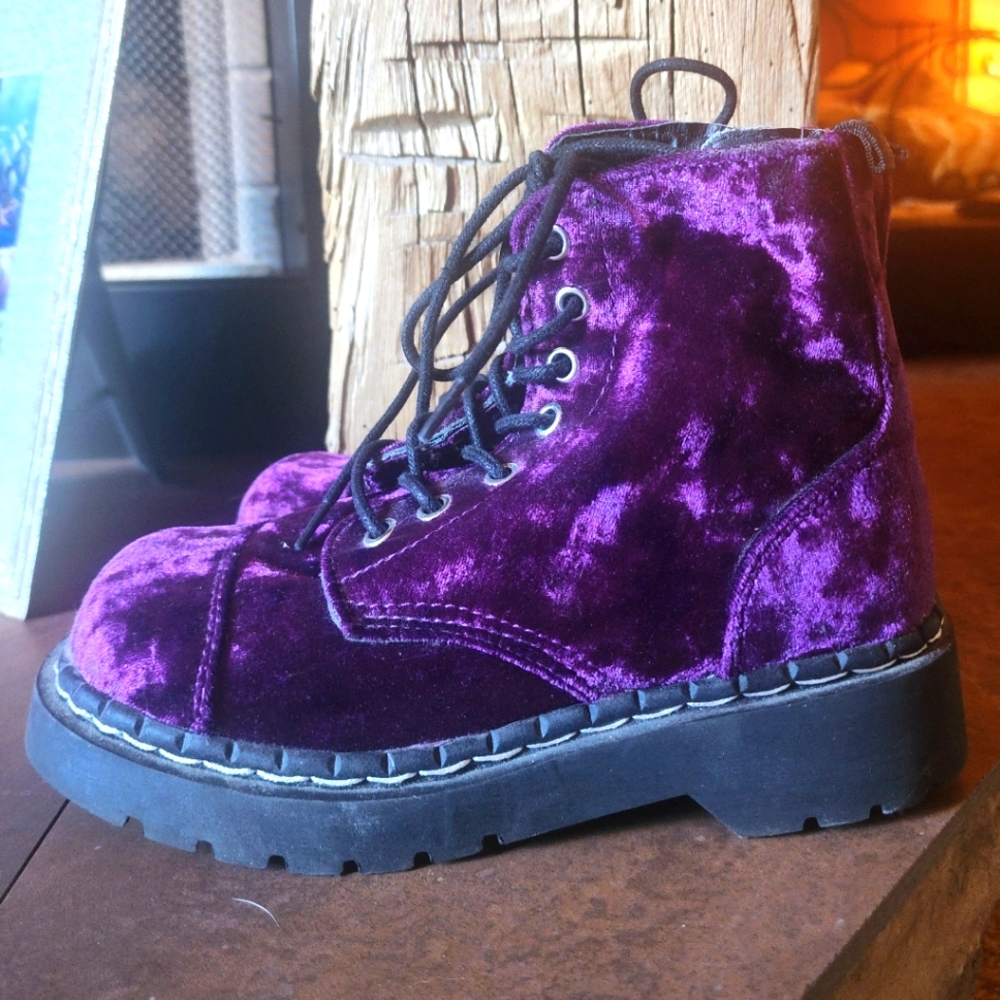 Anarchic combat style boots